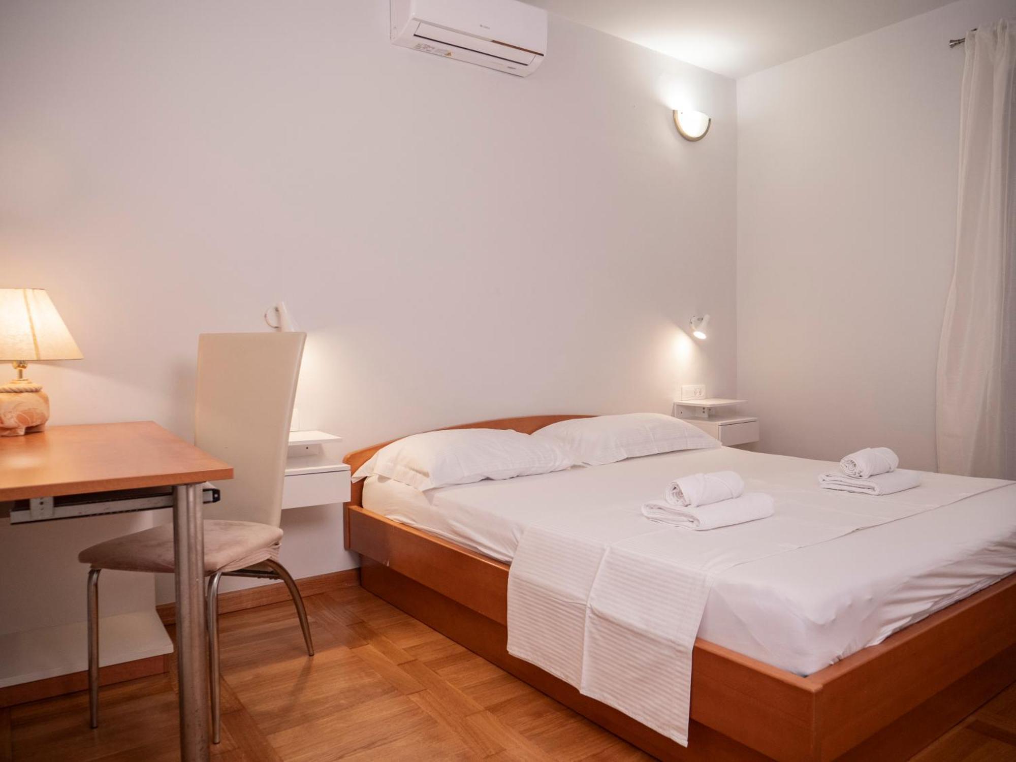 Apartment Jelka- Center Of Хвар Екстериор снимка