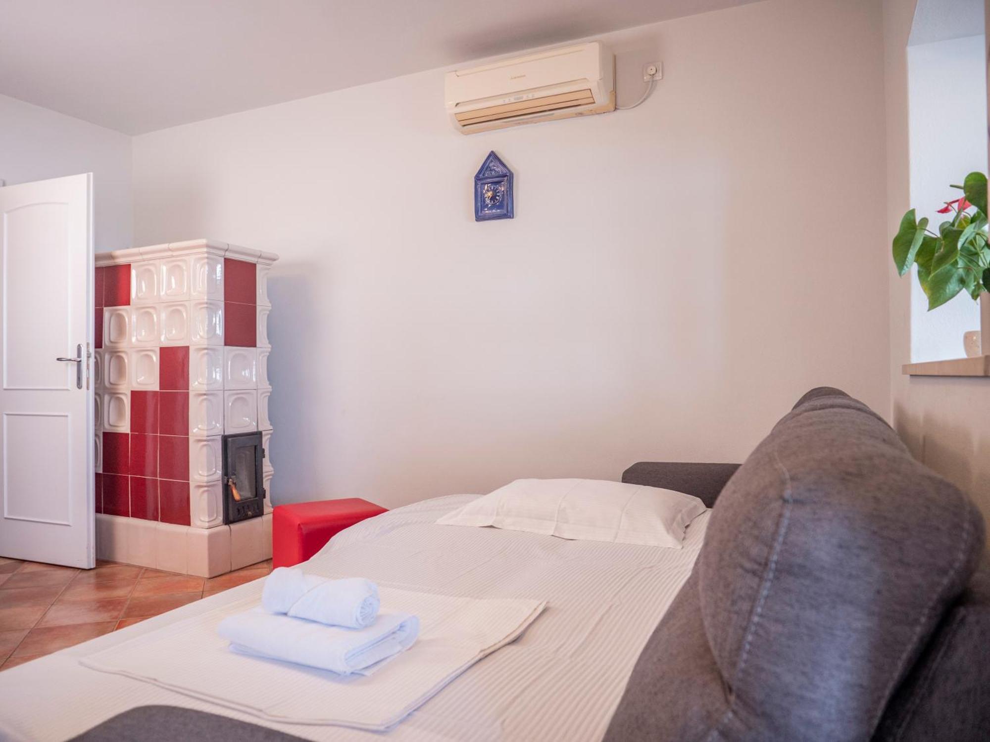Apartment Jelka- Center Of Хвар Екстериор снимка