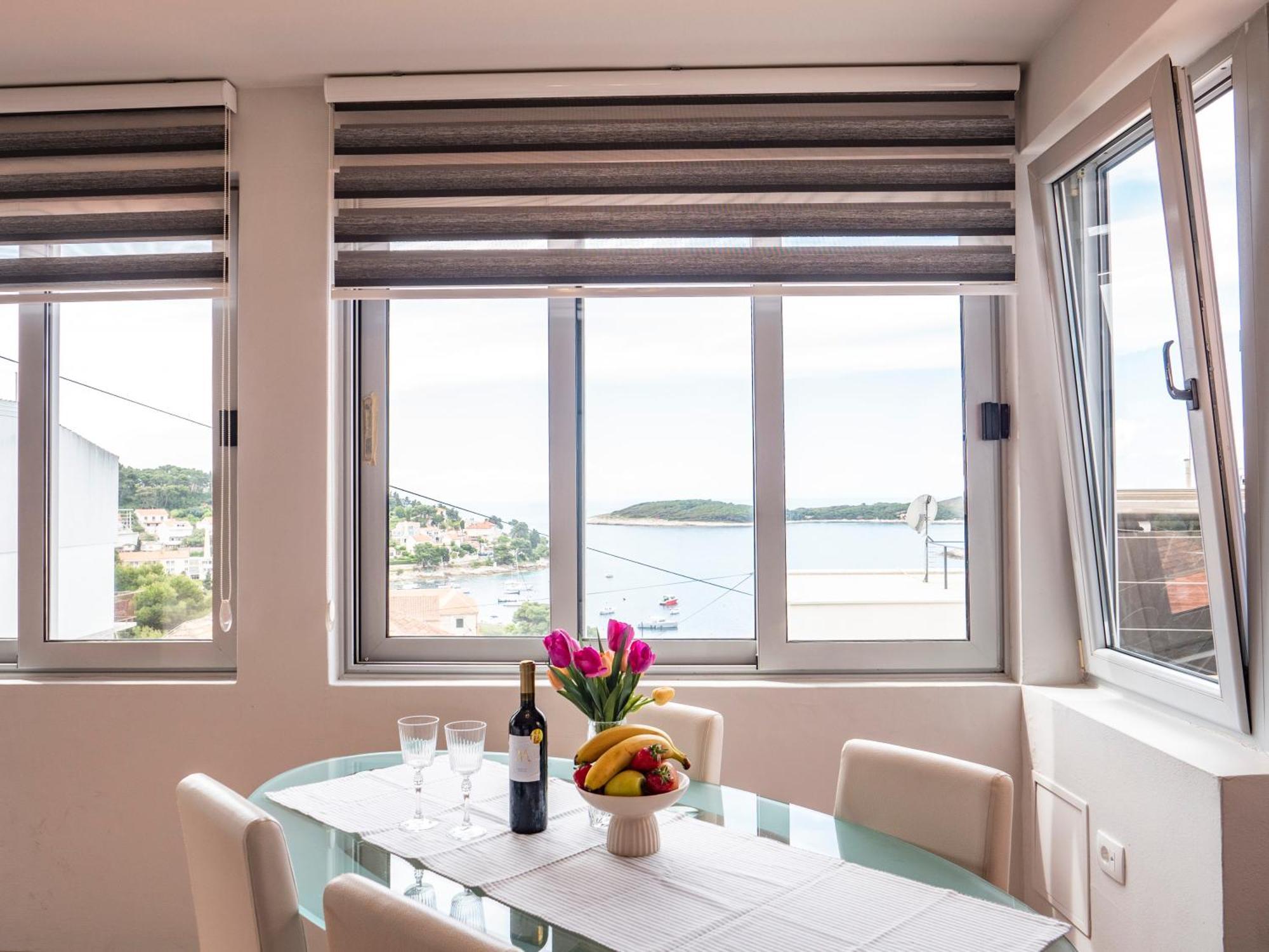 Apartment Jelka- Center Of Хвар Екстериор снимка