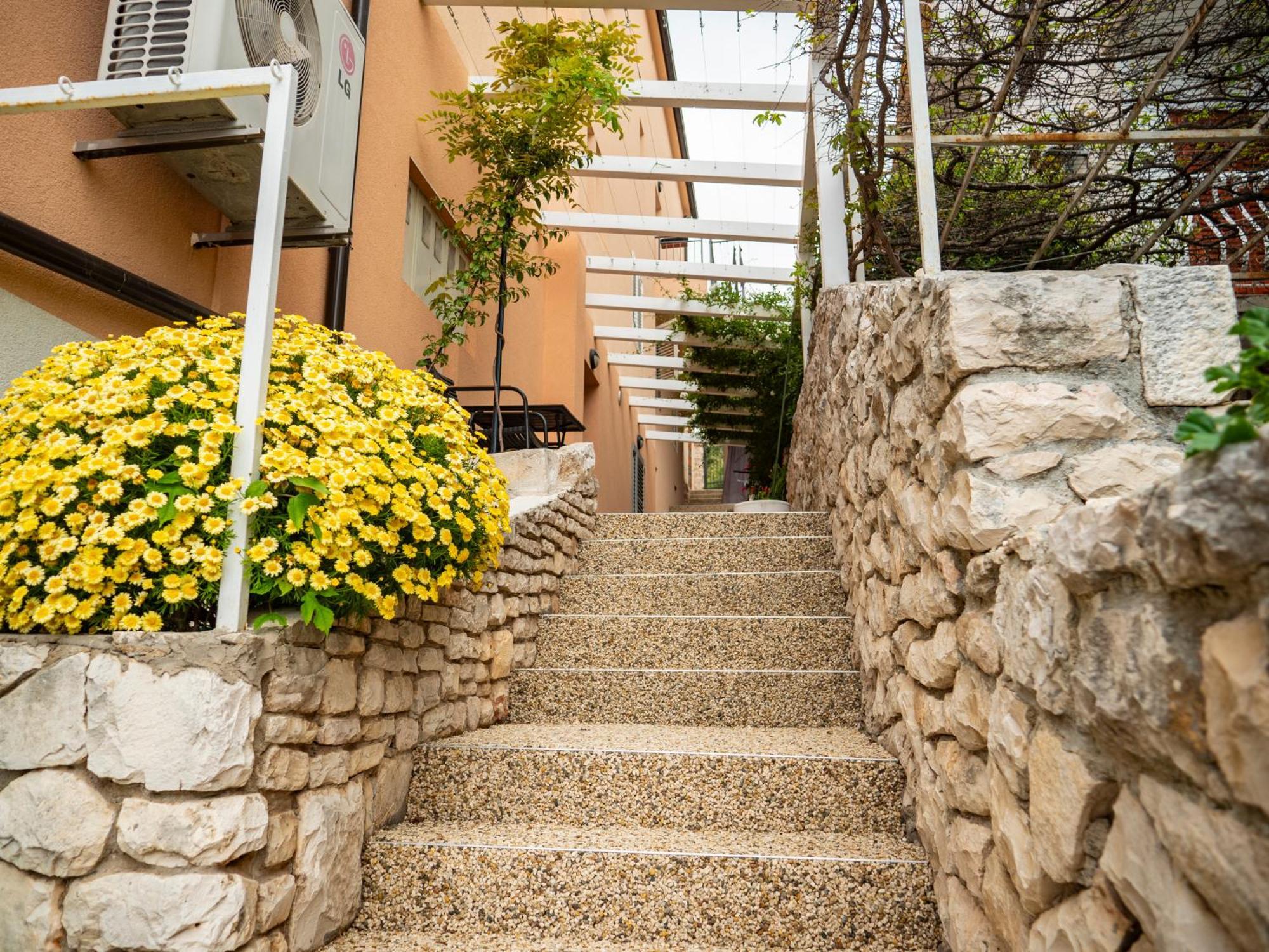 Apartment Jelka- Center Of Хвар Екстериор снимка